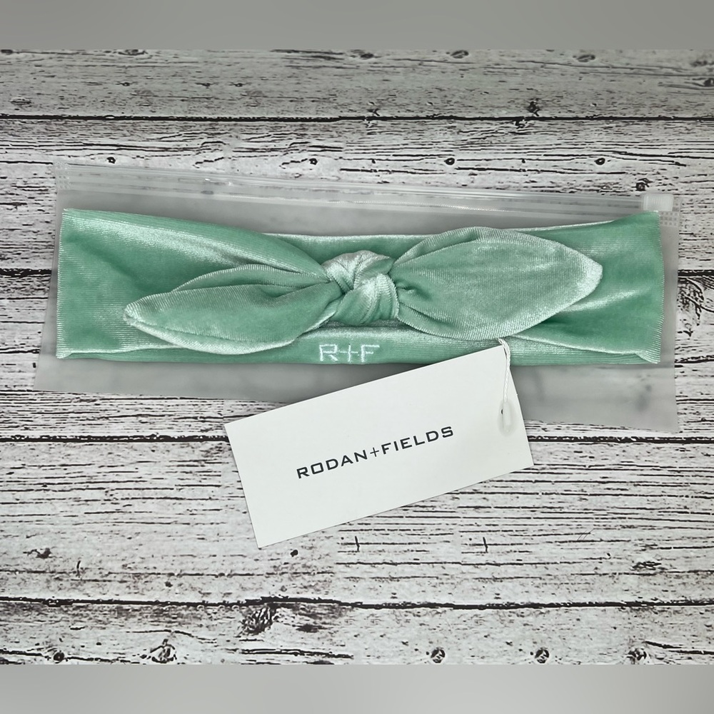 Rodan + Fields Recharge Headband (2 of 2)